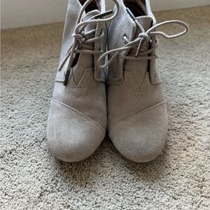 Tom’s desert booties beige excellent 6